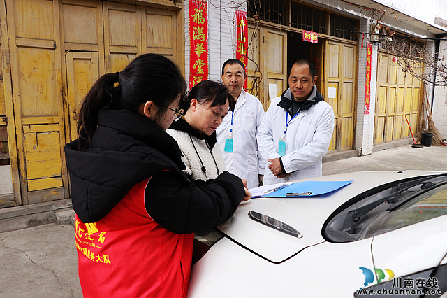 民心守护|鱼塘街道:犬只接种疫苗,保障人畜健康(图3) nEO_IMG_IMG_9155.jpg