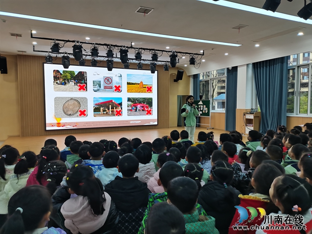叙永县鱼凫公园幼儿园开展“放爆竹，要小心”安全主题教育