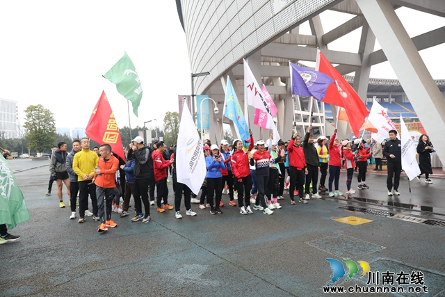 全市首家！泸州市奥体跑步协会揭牌+(1).jpg