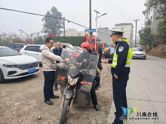 泸县天兴镇开展“毒驾”“酒驾”禁毒宣传活动