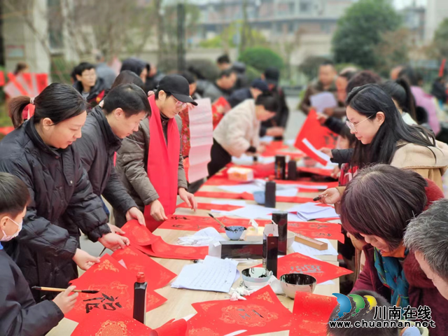 江阳区华阳街道：法治春联进万家，普法送福暖人心