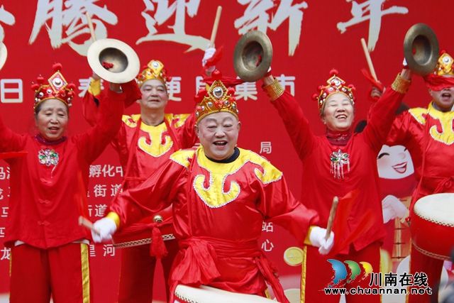 龙马潭：扎染体验欢乐多，新春祝福送到家