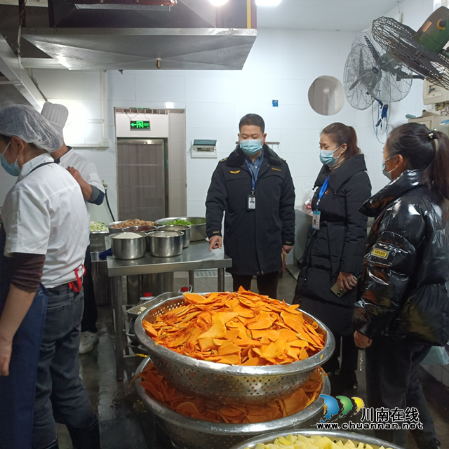 江阳区南城综合执法队开展春节前食品安全专项检查
