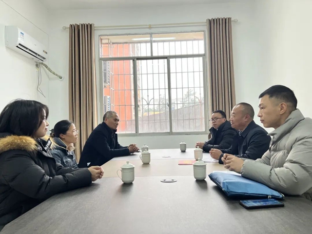 泸县教育和体育局到泸县建校开展春节“送温暖”慰问活动