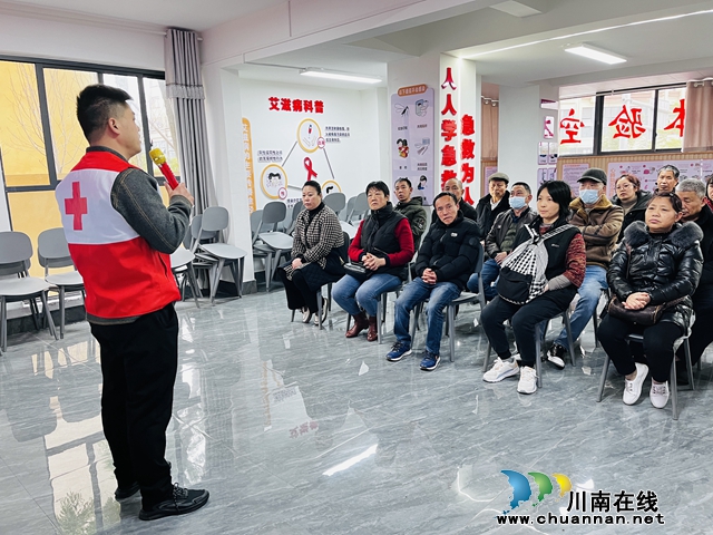 泸县玉蟾街道：寒冬送暖 心系困难家庭