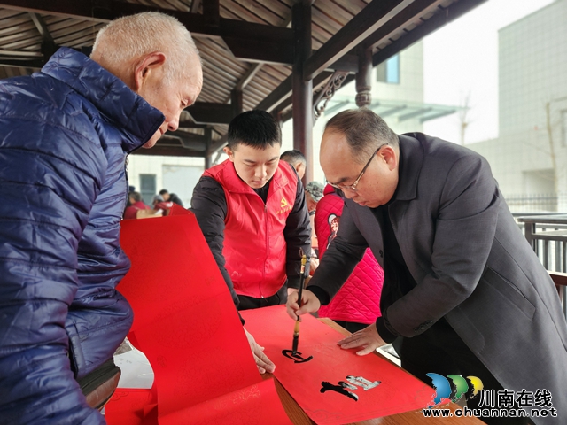 泸县立石镇新时代文明实践所开展“迎新春·送春联”活动