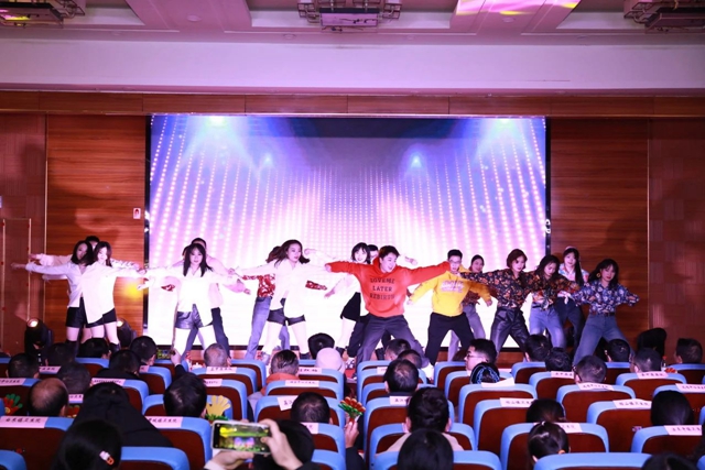 燃!爆!啦!合江县中医医院年会精彩纷呈,又美又酷!(图6) 微信图片_20240201091418.jpg