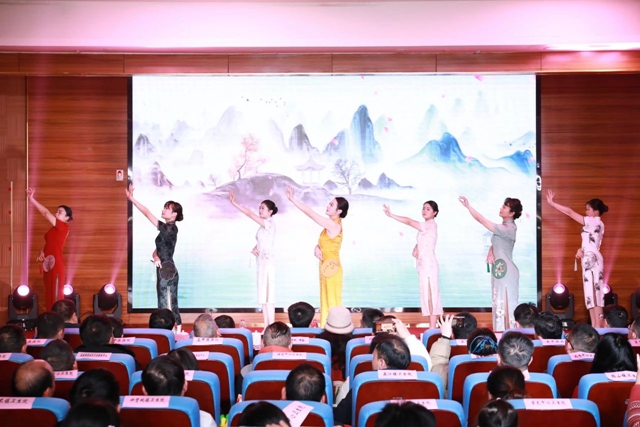 燃!爆!啦!合江县中医医院年会精彩纷呈,又美又酷!(图9) 微信图片_20240201091433.jpg