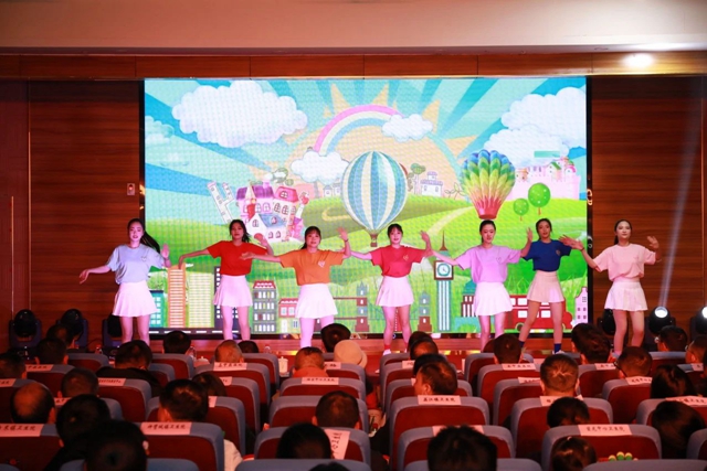 燃!爆!啦!合江县中医医院年会精彩纷呈,又美又酷!(图10) 微信图片_20240201091438.jpg