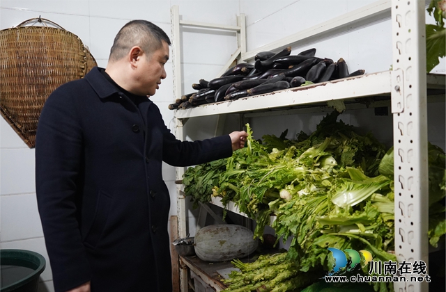 王先奎到泸县百和镇走访慰问困难群众