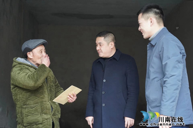 王先奎到百和镇走访慰问困难群众(图2) b9458aa45660c873cd0a739e35a4175.jpg