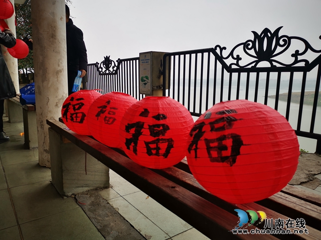 龙马潭区小市街道上大街社区：辞旧迎新送祝福，人大代表暖人心