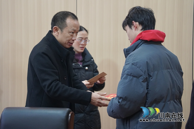 曾一洴到泸县百和镇督导节前安全工作并开展春节“送温暖”走访慰问活动