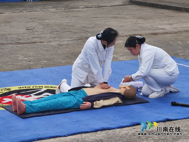 、院前救助展示（曾佐然摄）.jpg