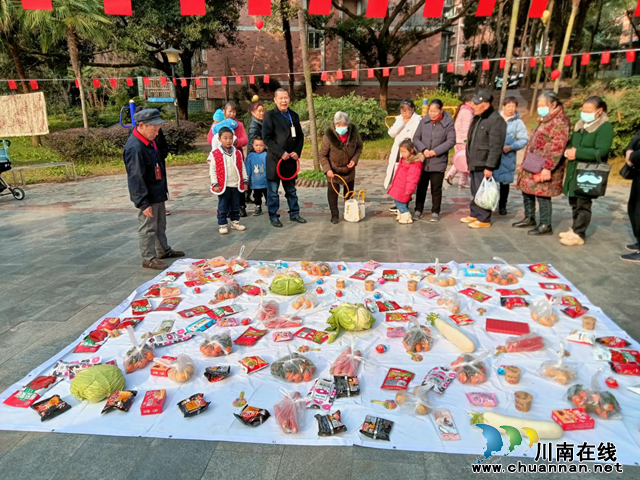 新春走基层｜江阳区华阳街道：新春游园话团圆，阖家幸福笑开颜
