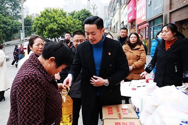 合江县中医医院开展慰问义诊,温暖送到困难群众心坎儿上!(图2) nEO_IMG_2.jpg