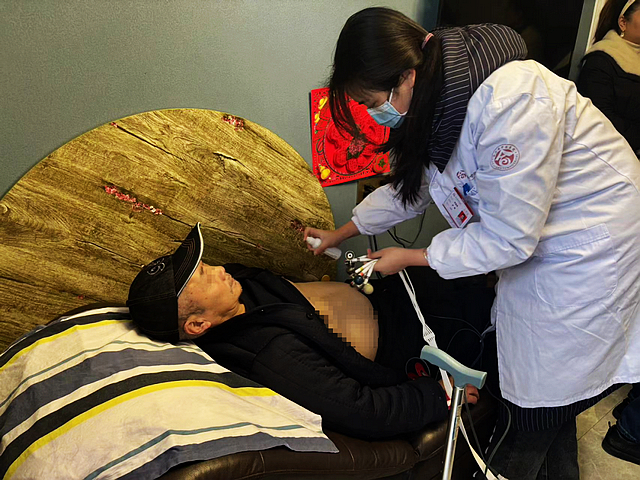 合江县中医医院开展慰问义诊,温暖送到困难群众心坎儿上!(图5) nEO_IMG_5.jpg