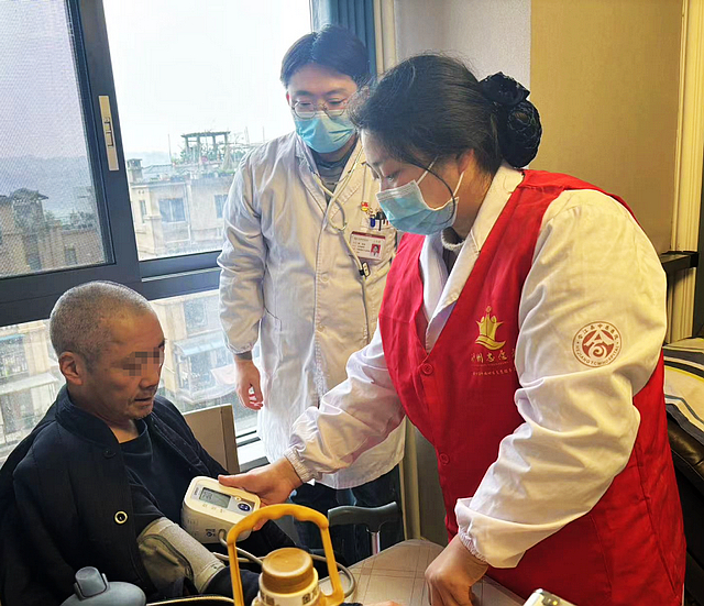 合江县中医医院开展慰问义诊,温暖送到困难群众心坎儿上!(图4) nEO_IMG_4.jpg