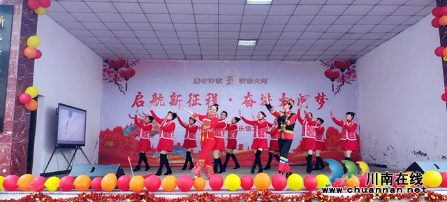 唱村歌 奖先进 发红包｜纳溪区大河村“春晚”热闹又暖心！