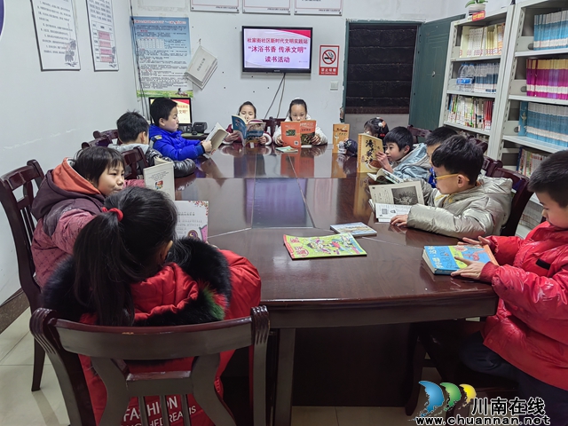 龙马潭区小市街道杜家街社区：阅读迎新春，书香添年味