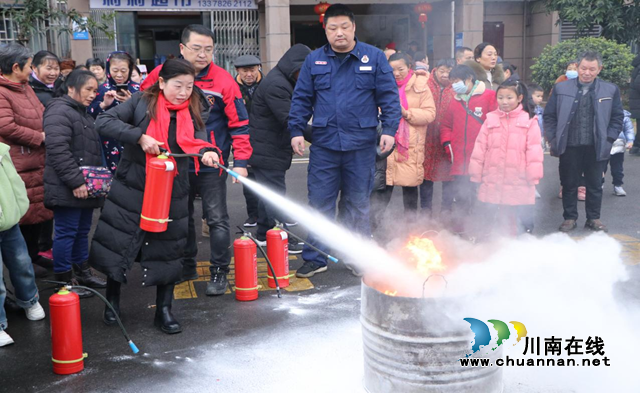 龙马潭区鱼塘街道：消防演练筑防线，守护平安迎新春