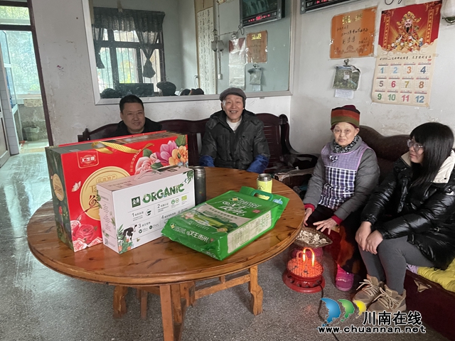 泸县天兴镇一心学校开展新春慰问退休老师活动