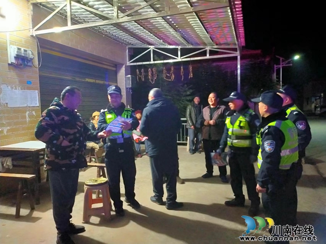 泸县云龙镇：警灯闪烁护平安 筑牢禁毒防火墙