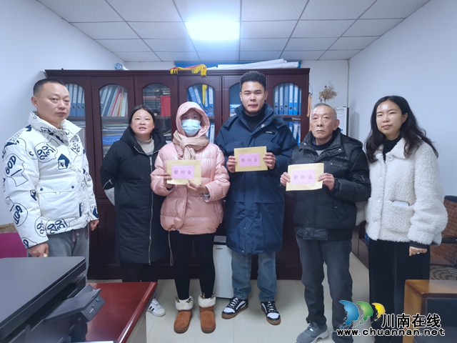 龙马潭区小市街道合道街社区开展医保春节慰问活动