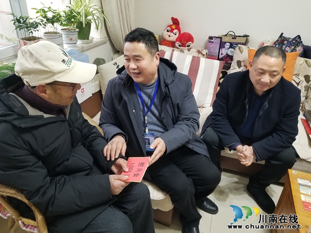 龙马潭区小市街道下大街社区: 人大代表进社区 情暖寒冬送温暖(图2) 2.jpg