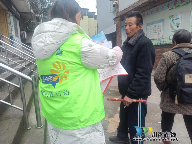 泸县天兴镇：平安无毒迎新春 禁毒宣传不打烊