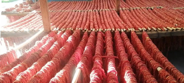 除了灯上画的、土里藏的,自贡还有条“舌尖上的龙”(图2) 龙2.jpg