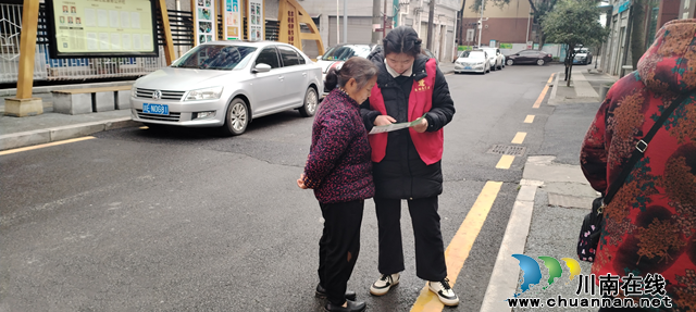 龙马潭区鱼塘街道枣林园社区新时代文明实践站组织志愿者开展环保志愿服务活动