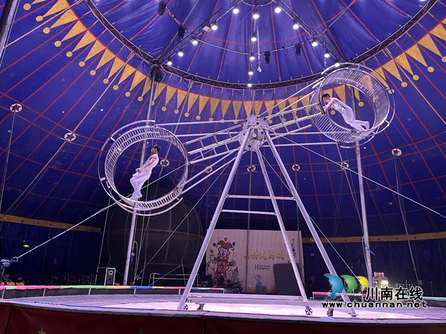 纳溪：大马戏表演为夜市经济添把“火”