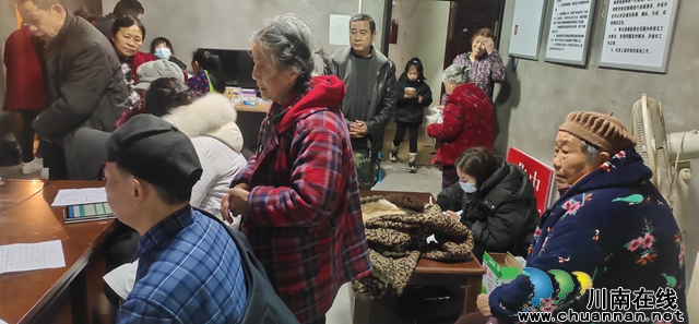 民心守护┃龙马潭区鱼塘街道民权社区:免费体检进小区 贴心服务暖人心(图2) 图片2.jpg