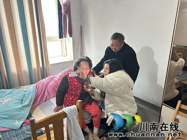 龙马潭区鱼塘街道石堡湾社区：养老认证上门办，便民服务暖人心