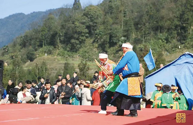 独竹漂绝活亮相!泸州苗家儿女贺新春,满屏都是最炫民族风(图9) 9.jpg