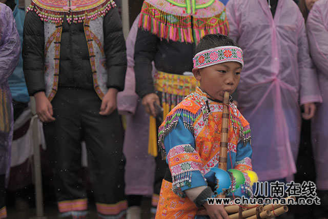 立花杆、祭先祖、赛民歌……古蔺大寨苗族同胞载歌载舞欢庆“踩山节”(图3) 微信图片_20240223190400.jpg