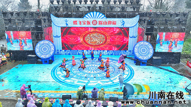 立花杆、祭先祖、赛民歌……古蔺大寨苗族同胞载歌载舞欢庆“踩山节”(图10) 微信图片_20240223193424.jpg