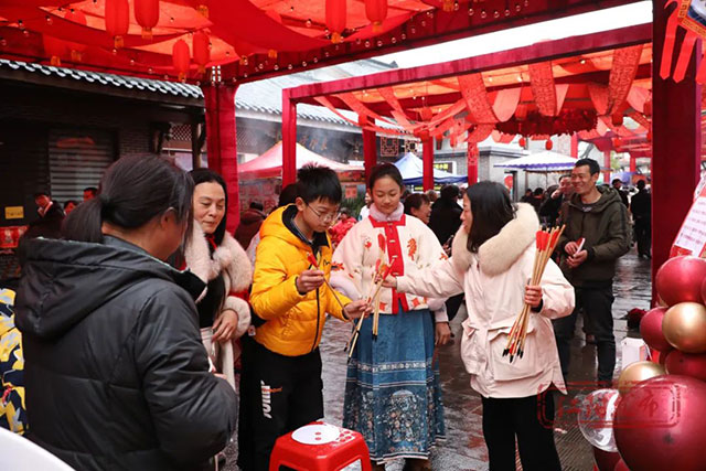 从地上闹热到“天上”!烟火江阳璀璨元宵,主打一个最“龙”年味!(图4) 4.jpg