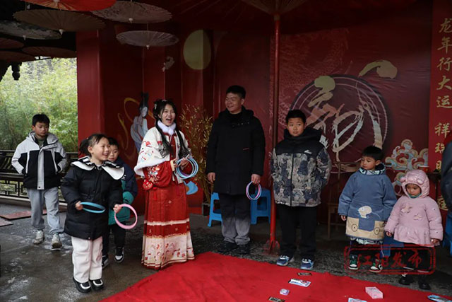 从地上闹热到“天上”!烟火江阳璀璨元宵,主打一个最“龙”年味!(图6) 6.jpg