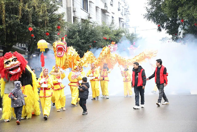 从地上闹热到“天上”!烟火江阳璀璨元宵,主打一个最“龙”年味!(图7) 7.jpg