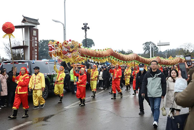 从地上闹热到“天上”!烟火江阳璀璨元宵,主打一个最“龙”年味!(图9) 9.jpg