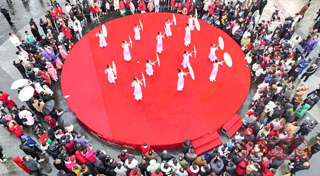 从地上闹热到“天上”!烟火江阳璀璨元宵,主打一个最“龙”年味!(图14) 14.jpg