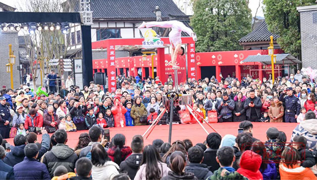 从地上闹热到“天上”!烟火江阳璀璨元宵,主打一个最“龙”年味!(图15) 15.jpg