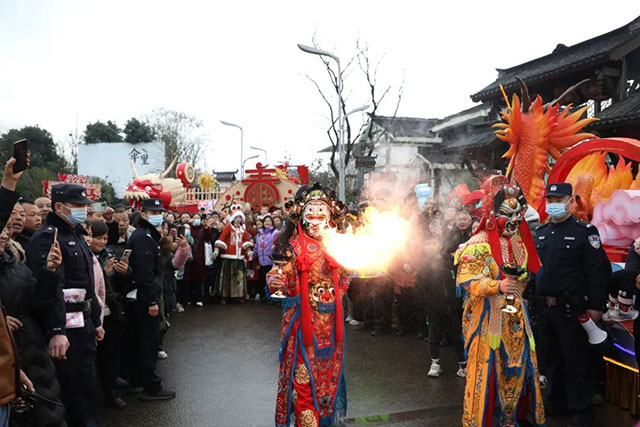 从地上闹热到“天上”!烟火江阳璀璨元宵,主打一个最“龙”年味!(图22) 22.jpg