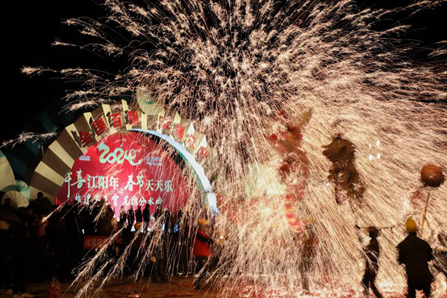 从地上闹热到“天上”!烟火江阳璀璨元宵,主打一个最“龙”年味!(图37) 37.jpg