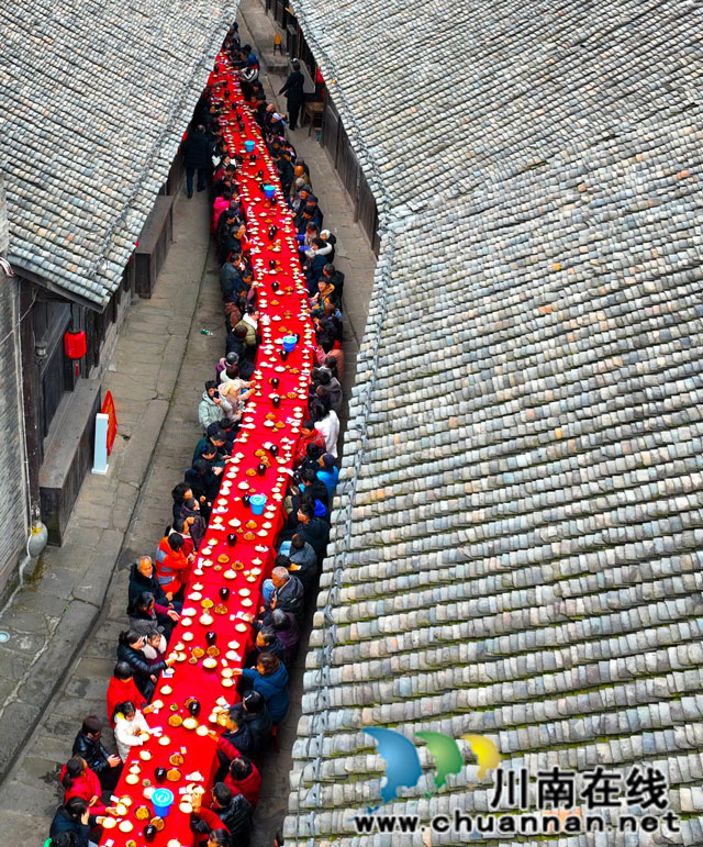 泸州古蔺:村民游客共品百家宴 太平古镇元宵年味浓(图2) DJI_0316.jpg