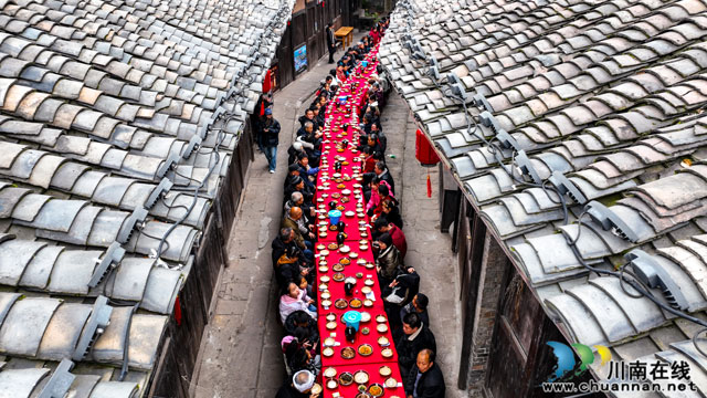 泸州古蔺:村民游客共品百家宴 太平古镇元宵年味浓(图3) DJI_0333.jpg