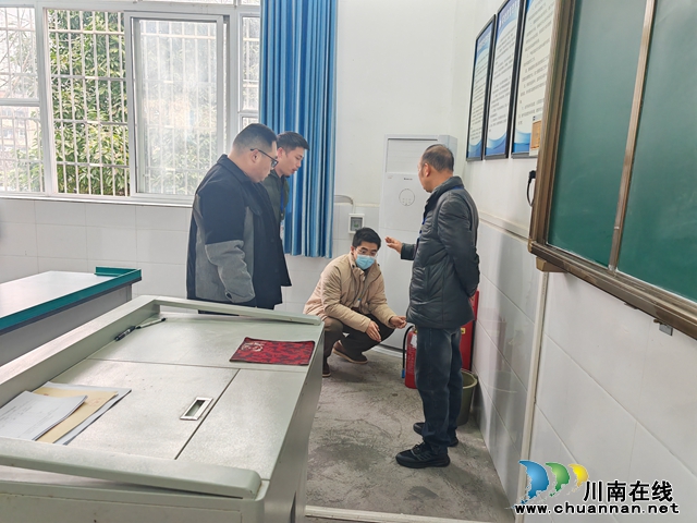 叙永县教育和体育局督导银顶小学安全管理工作