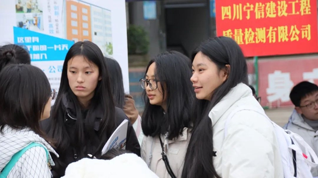 名企进校，“职”引未来｜泸县建校举办21级高职班实习双选会